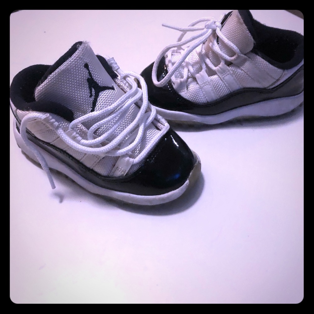 Toddler Jordan 11s sz 8